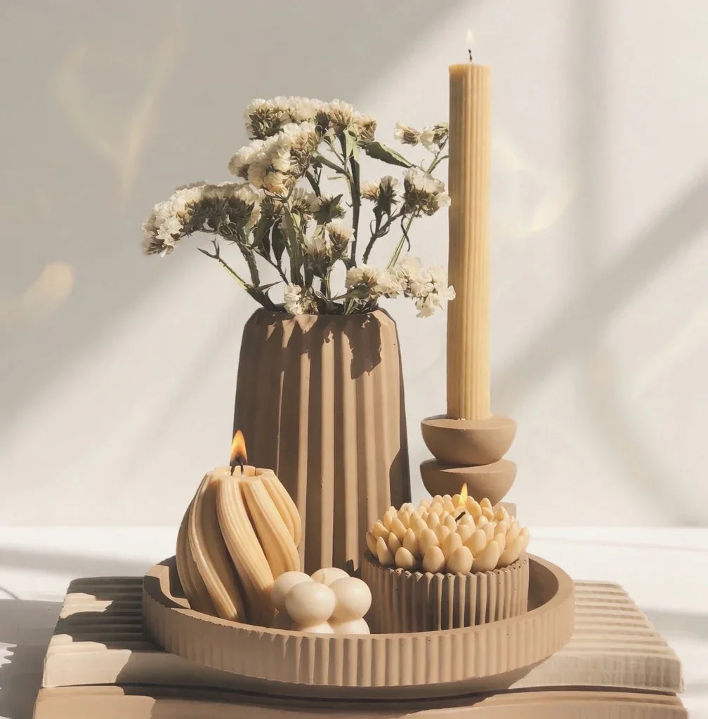 Luxury home decor candle set Pakistan with dried flowers and ceramic vase